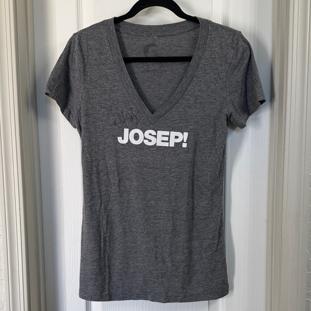 NWOT Autographed by Comedian Jo Koy - Josep Gray V Neck TShirt Size L